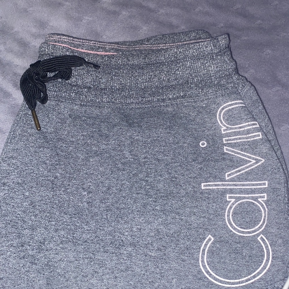 Calvin Klein - Picture 2 of 9